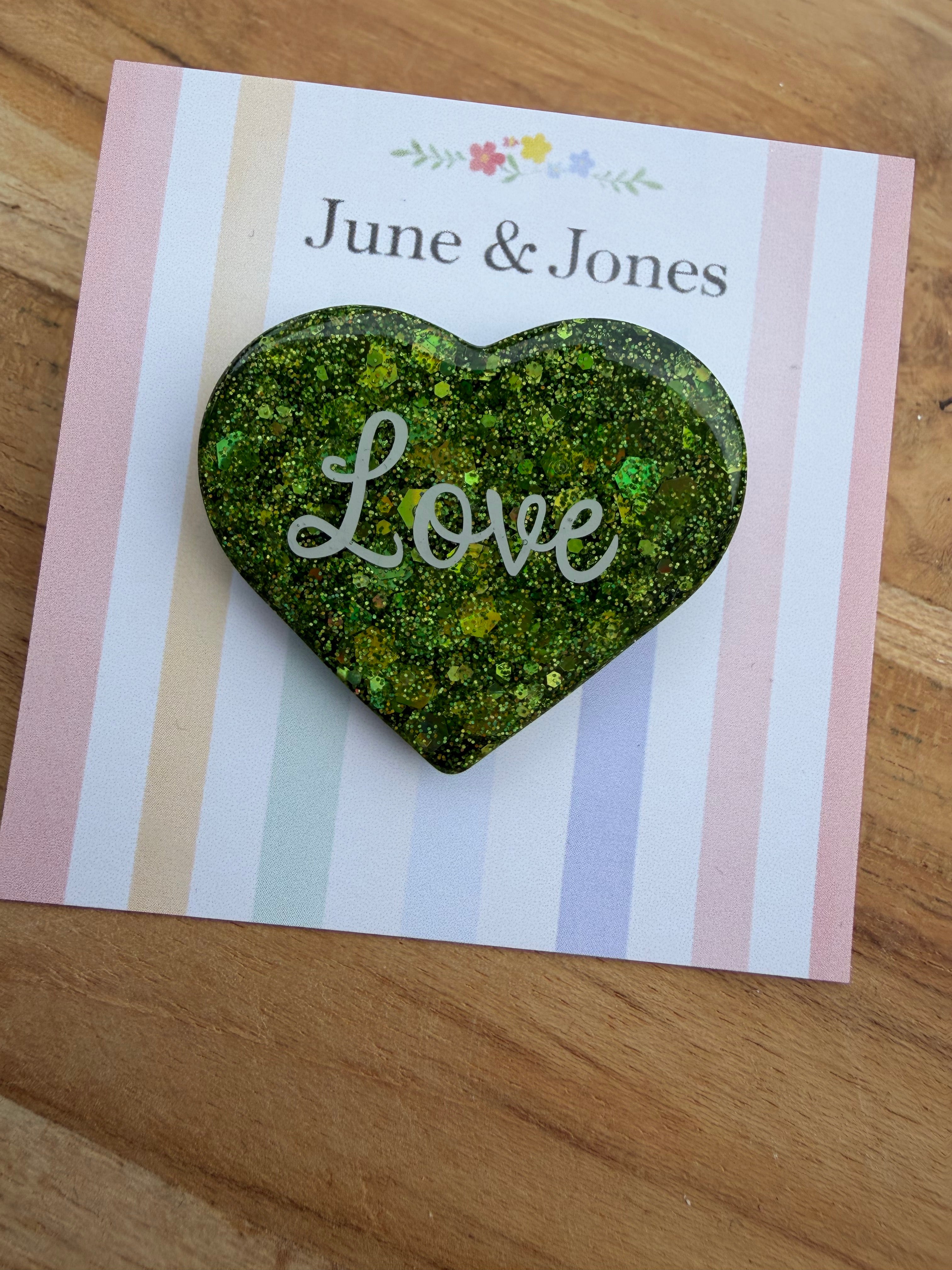 Broche Love