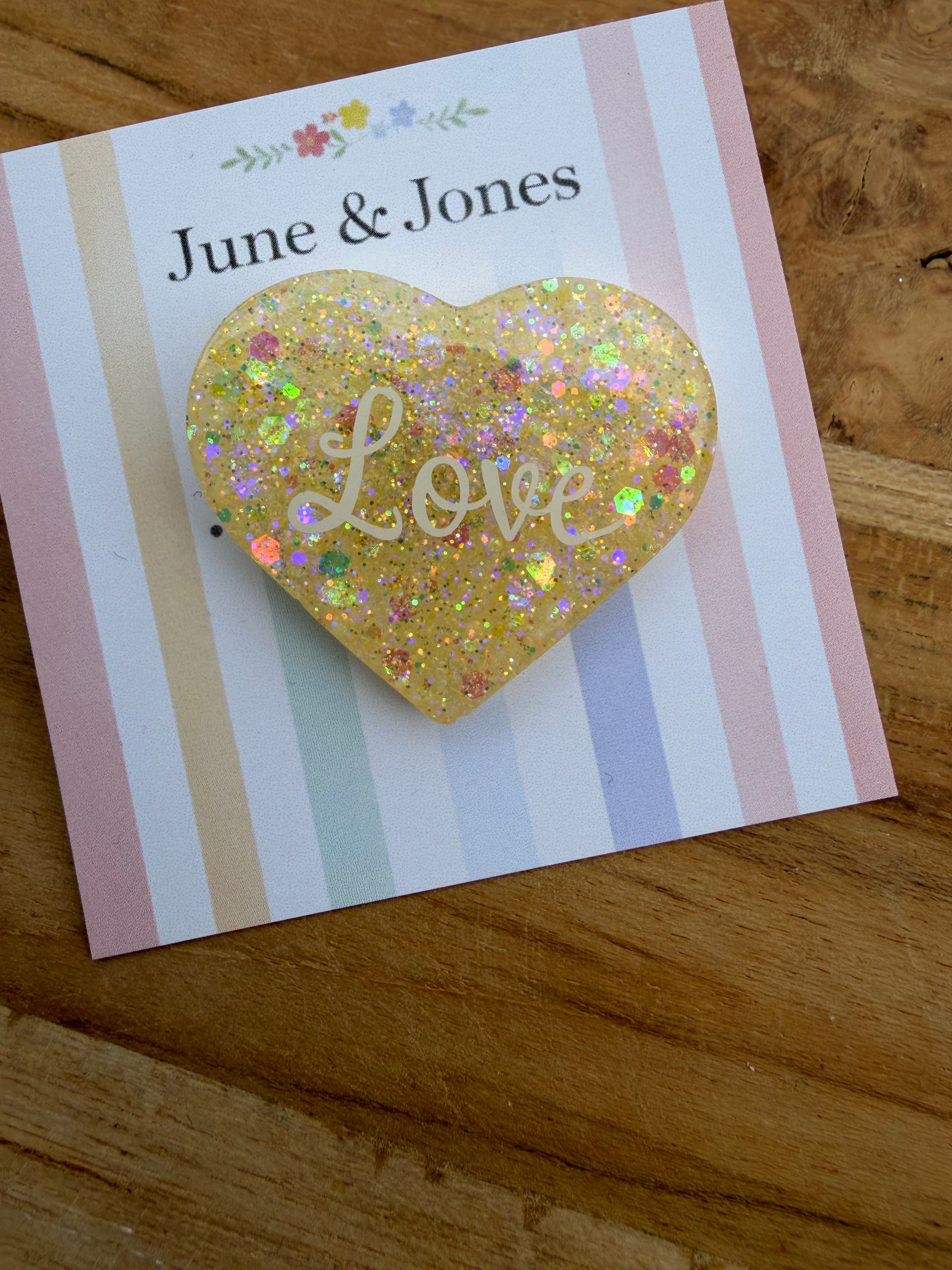 Broche Love