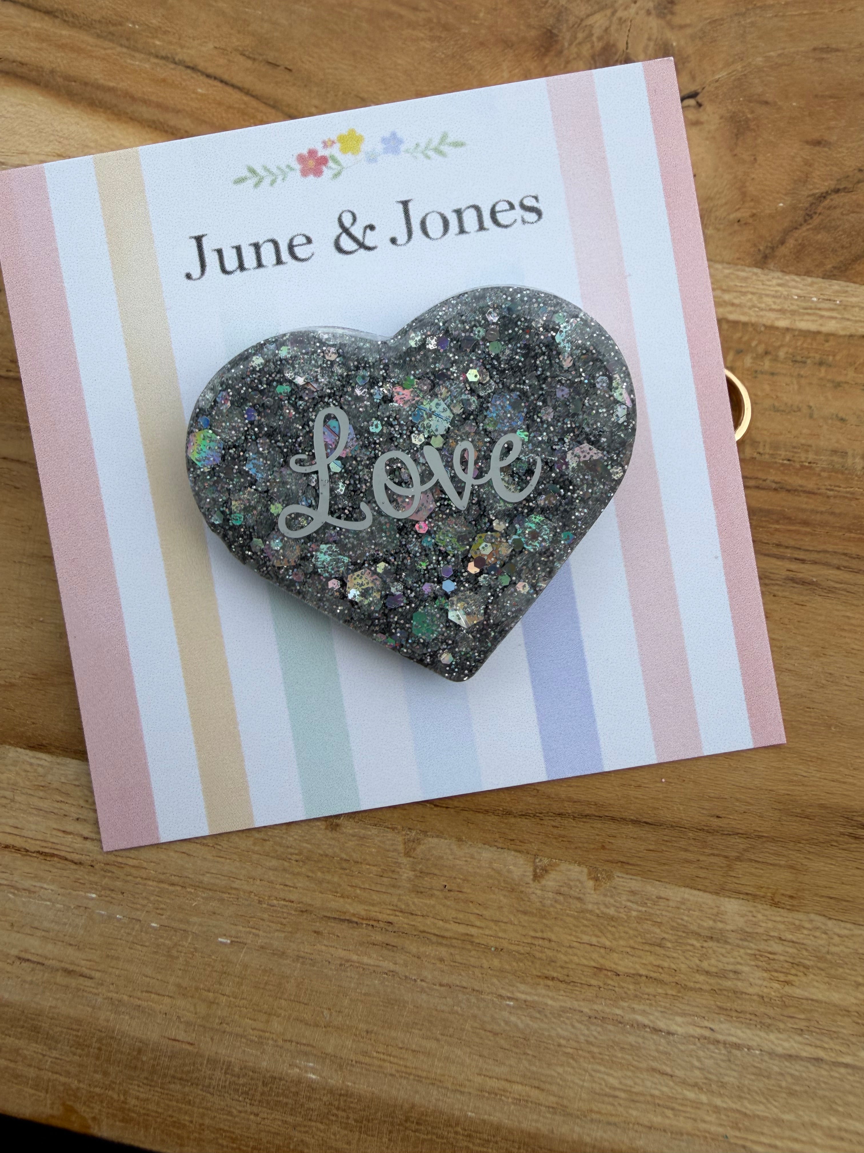 Broche Love